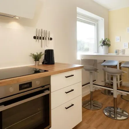 Captains Quarters 2 In Apartment