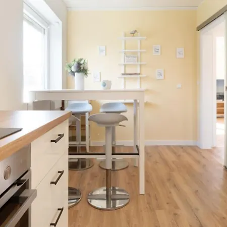 Captains Quarters 2 In Apartment *